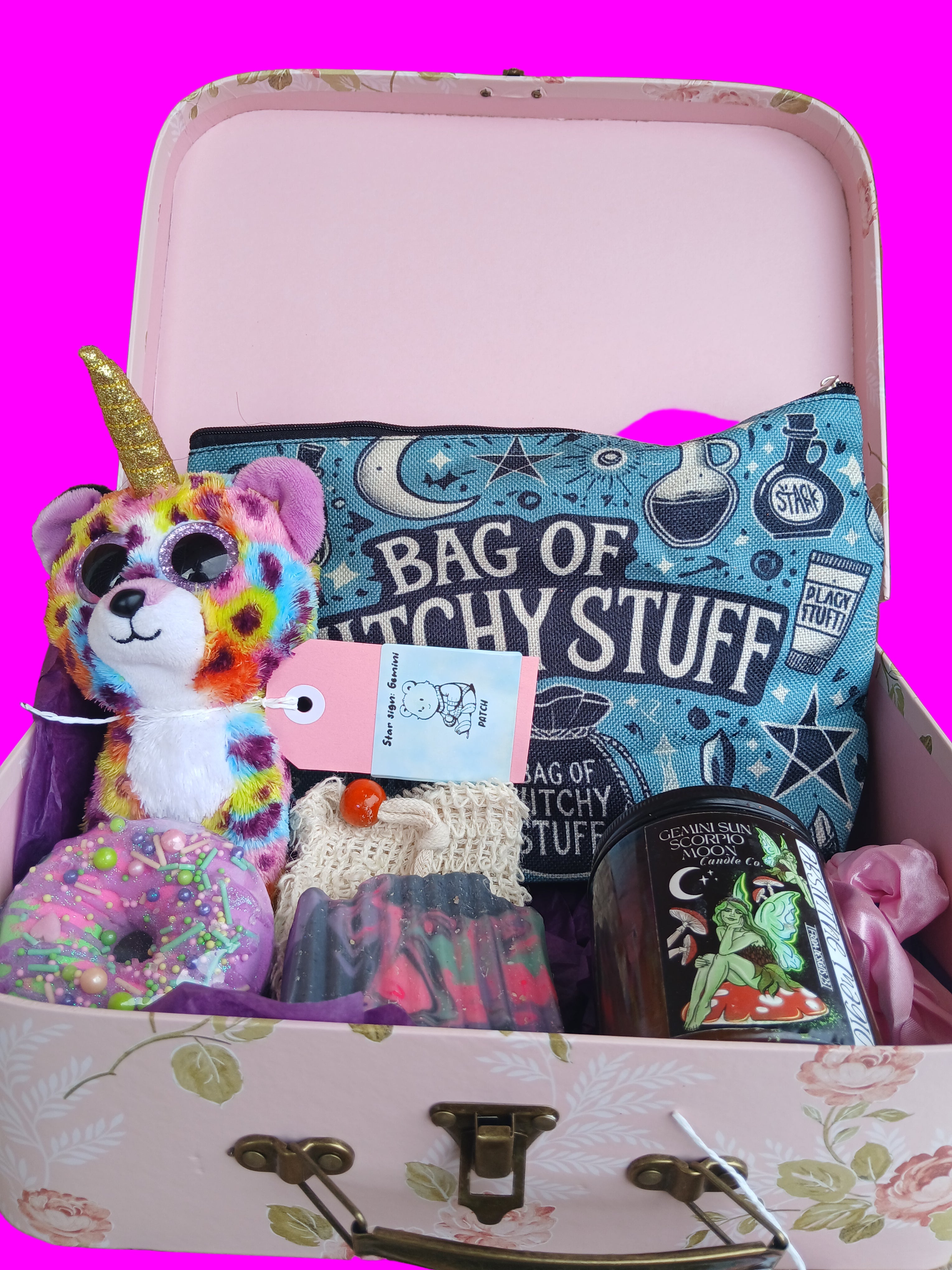 Self-care gift box: Soy candle, soap and beauty goodies