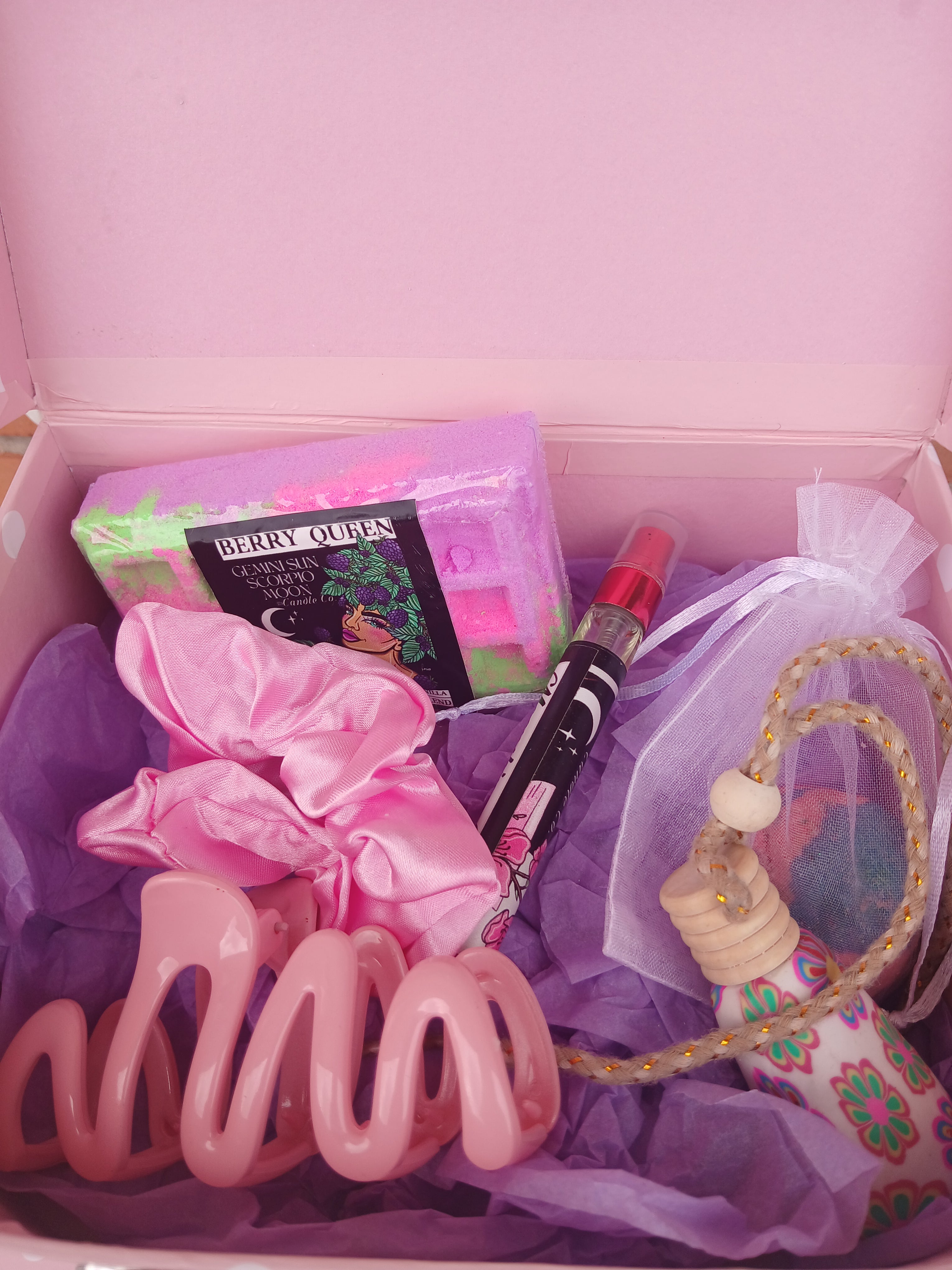 Self-care gift box: Soy candle, soap and beauty goodies