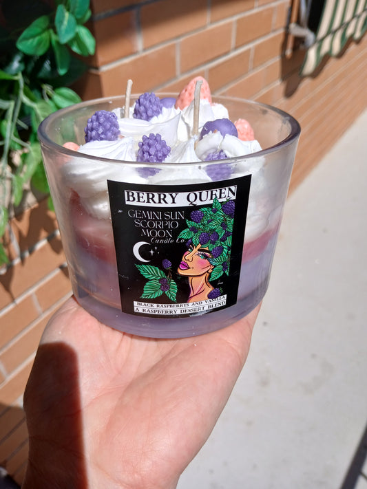 Berry Queen Dessert Candle in extra large luxe design with raspberry and vanilla