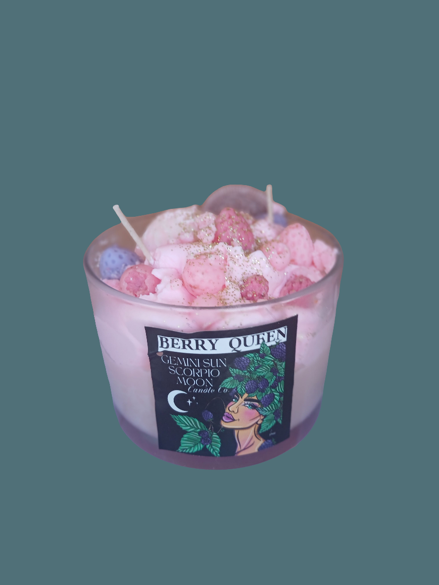 Berry Queen Dessert Candle in extra large luxe design with raspberry and vanilla